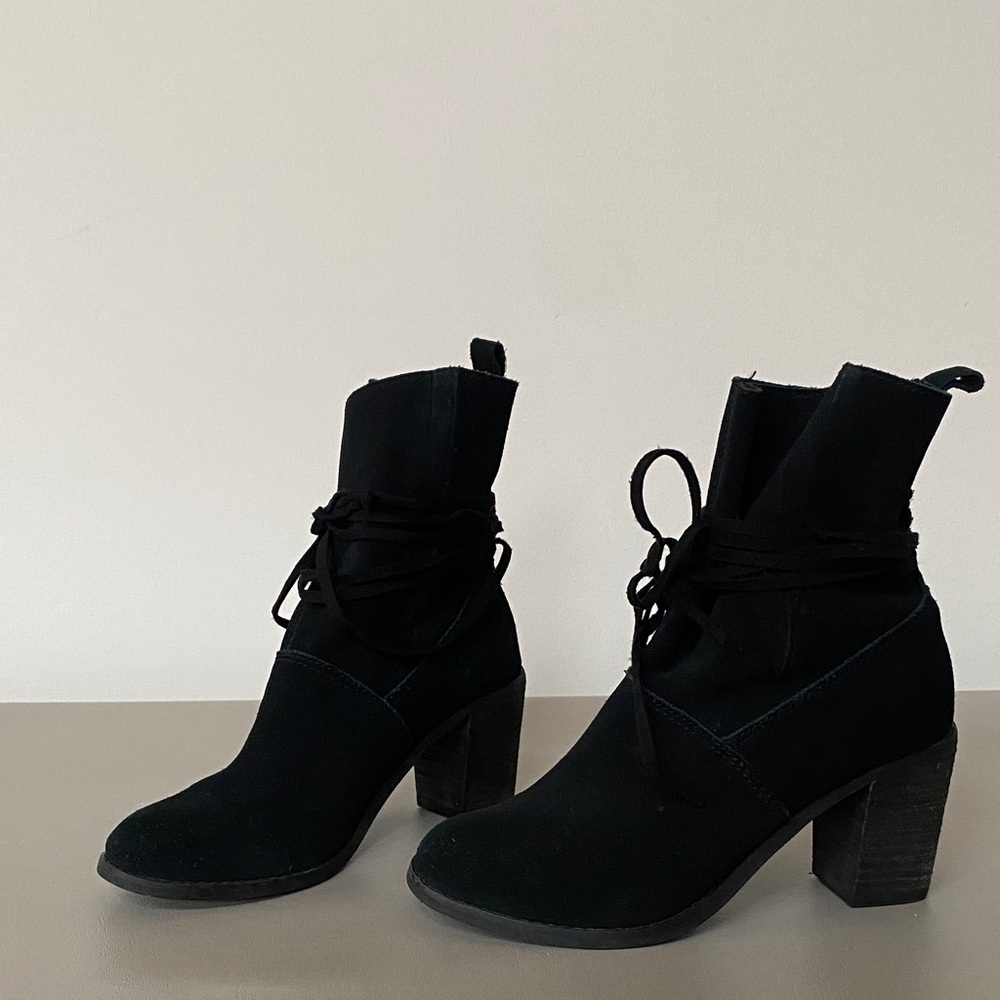 Women’s size 5.5 Toms Black Heeled Boots for Women - Picture 2 of 10